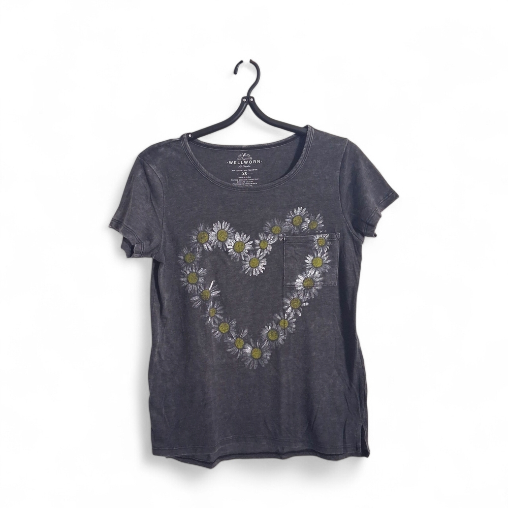 Well Worn Daisy Flower Grey Graphic T-shirt- Womens XS